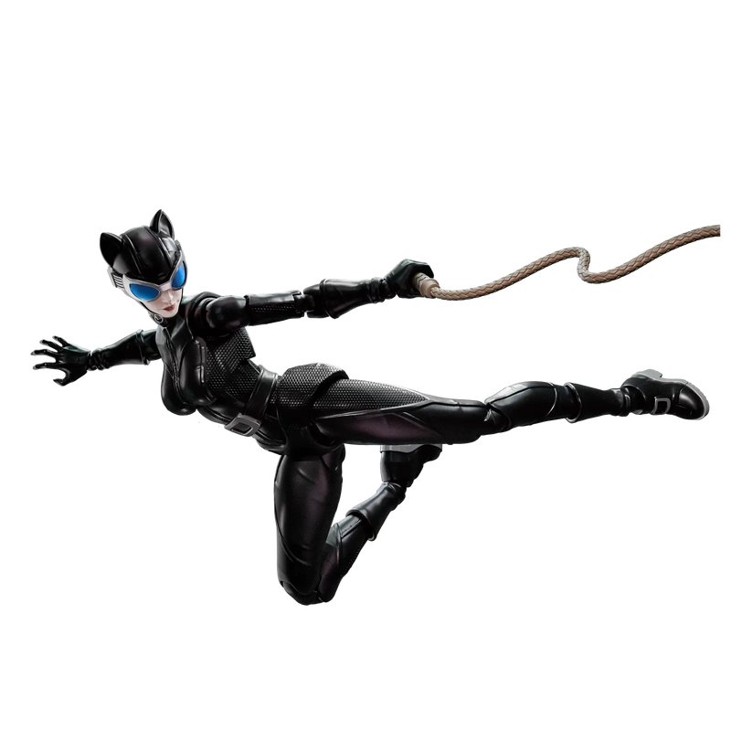 Blokees Catwoman Hush 06 con frusta, volto coperto eIl modellino indossa una tuta lucida nera con cerniera argentata e grandi occhialoni blu sulla maschera. 
