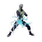 Kakashi Hatake Blokees Naruto Champion Class con effetto speciale del Mille Falchi attivato EAN 810181532838 set 75617 
 Chiaro	I capelli presentano la classica forma a punte orientata verso l'alto. La pelle è chiara Il tessuto scuro copre la bocca e il naso. Il coprifronte blu navy include piastre frontali  classico gilet dei Jonin è verde opaco,
La maglia a maniche lunghe e i pantaloni riprendono una tonalità blu scura uniforme, interrotta dalle fasce bianche attorno alla coscia.

